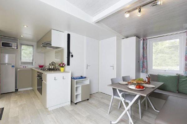 Camping Chateau De Galaure Chateauneuf-de-Galaure Екстер'єр фото