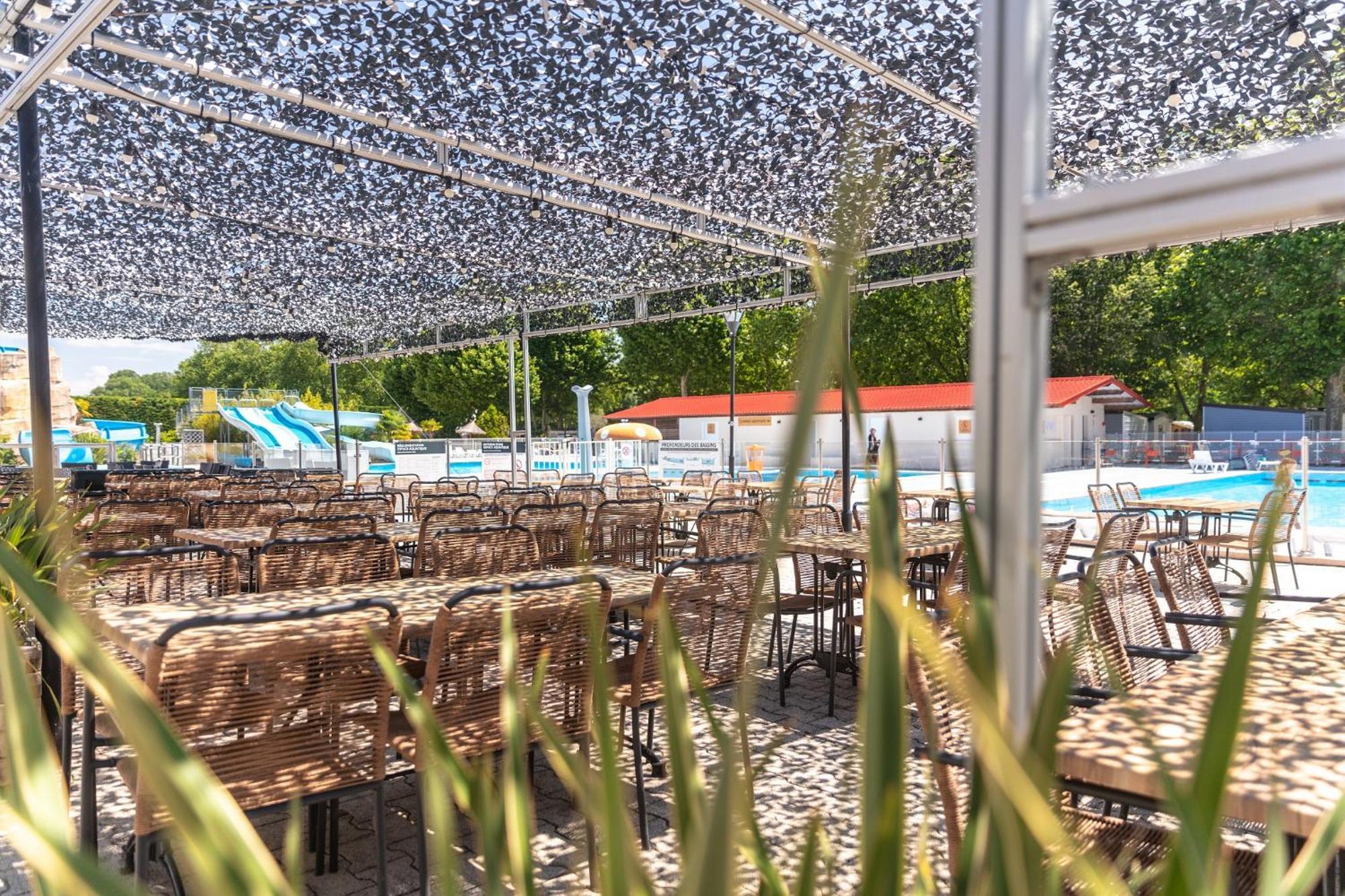 Camping Chateau De Galaure Chateauneuf-de-Galaure Екстер'єр фото